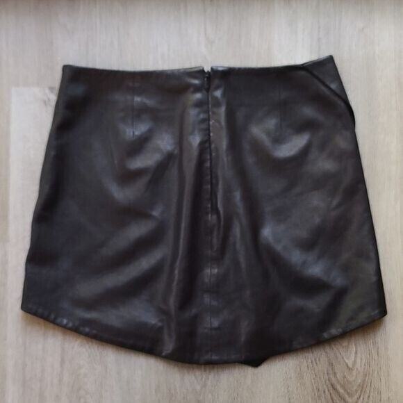 MICHELLE MASON | Leather Mini Skirt With Slit Sz 4 Black Asymmetrical Zip Staple - Picture 3 of 13